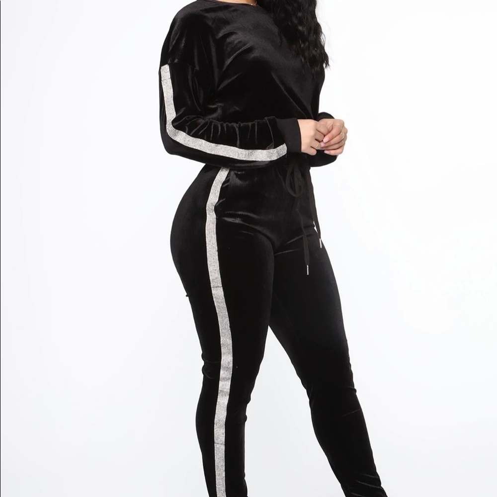 SMOOTH MOVES VELVET PANT SET - M
